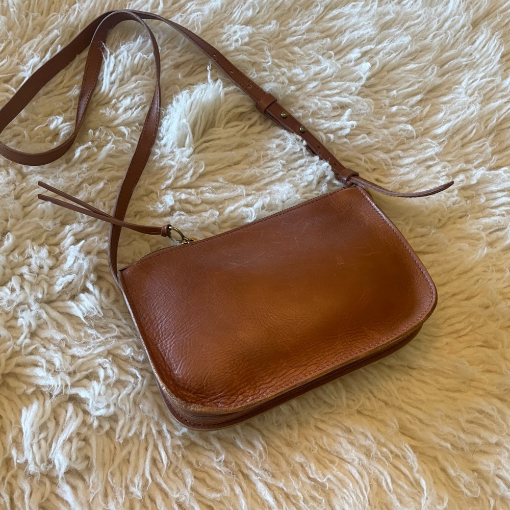 Madewell | the Simple Crossbody Bag ~ English Saddle - Picture 4 of 7